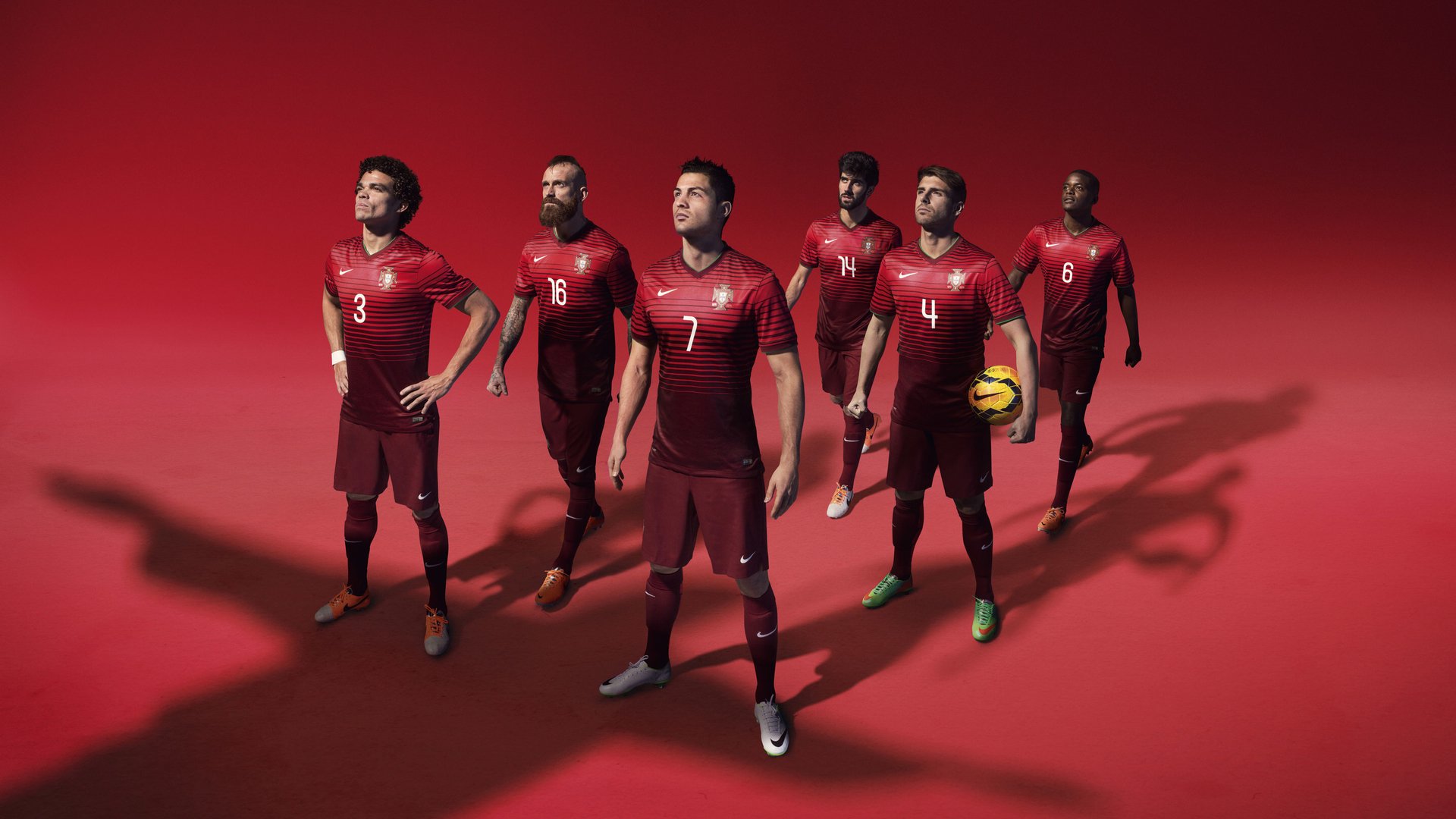 卢顿镇主场气势如虹，草地球场欲拼季后赛，伦敦附近的小镇卢顿