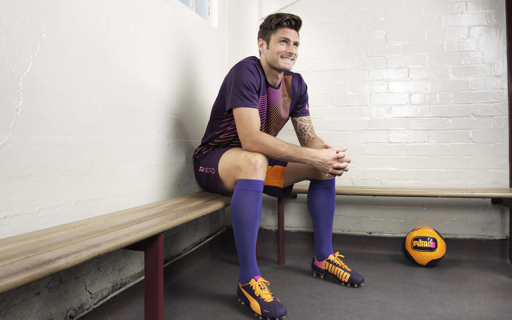 “西甲门将神扑救险，场面惊险刺激”，足球门将神扑