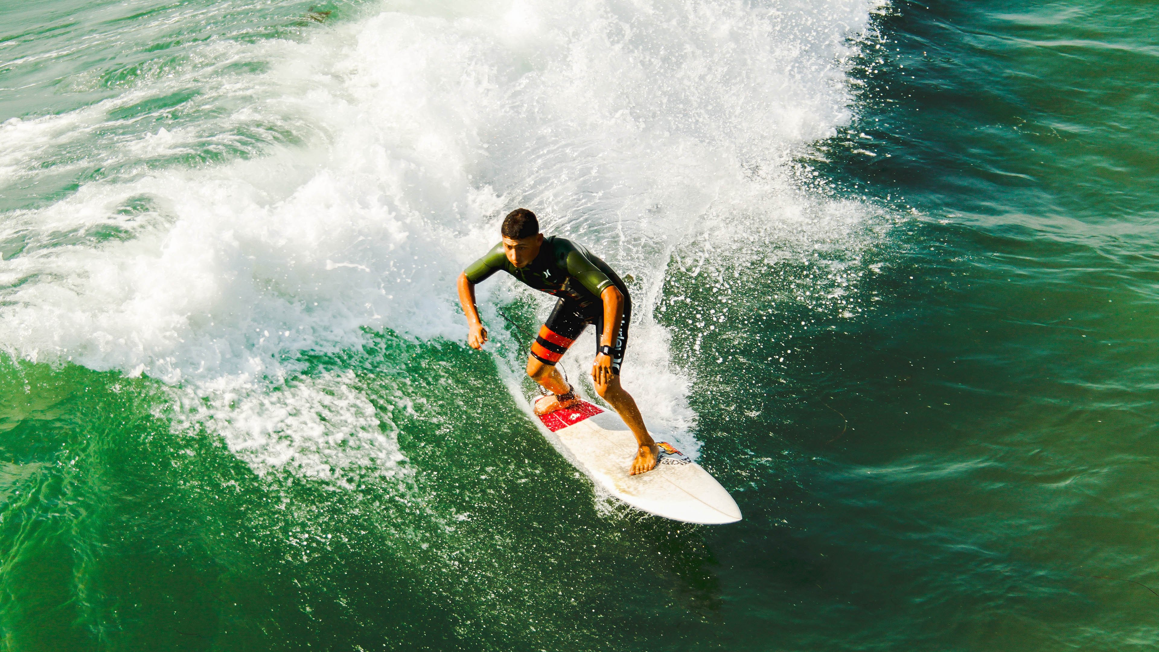 “西甲门将神扑救险，场面惊险刺激”，足球门将神扑